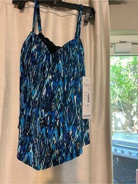 NWT size 8 Trimshaper Blue Patterned Tankini Top!
